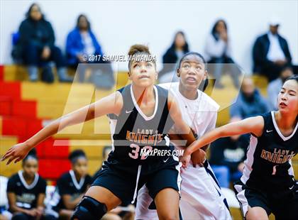Thumbnail 3 in Los Osos vs  Bishop Montgomery (Harvard-Westlake Holiday Classic) photogallery.