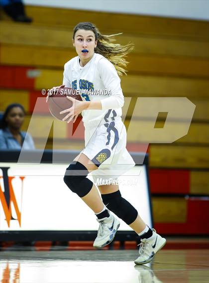 Thumbnail 3 in Los Osos vs  Bishop Montgomery (Harvard-Westlake Holiday Classic) photogallery.