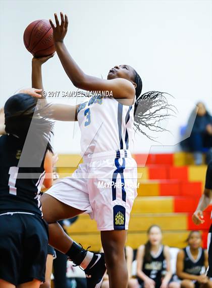Thumbnail 1 in Los Osos vs  Bishop Montgomery (Harvard-Westlake Holiday Classic) photogallery.