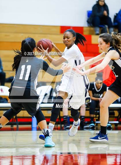 Thumbnail 1 in Los Osos vs  Bishop Montgomery (Harvard-Westlake Holiday Classic) photogallery.