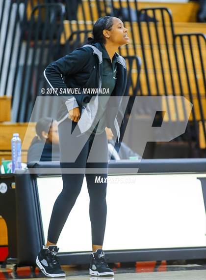 Thumbnail 3 in Los Osos vs  Bishop Montgomery (Harvard-Westlake Holiday Classic) photogallery.