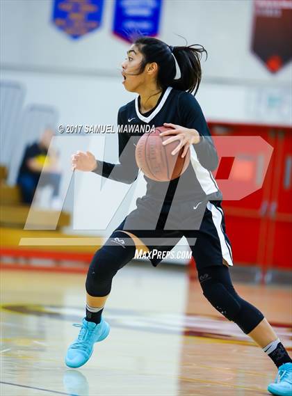 Thumbnail 2 in Los Osos vs  Bishop Montgomery (Harvard-Westlake Holiday Classic) photogallery.