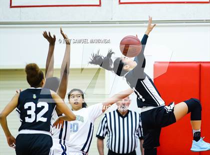 Thumbnail 3 in Los Osos vs  Bishop Montgomery (Harvard-Westlake Holiday Classic) photogallery.