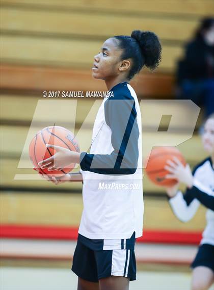 Thumbnail 3 in Los Osos vs  Bishop Montgomery (Harvard-Westlake Holiday Classic) photogallery.