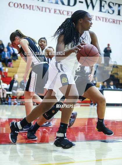 Thumbnail 2 in Los Osos vs  Bishop Montgomery (Harvard-Westlake Holiday Classic) photogallery.