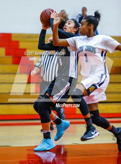 Thumbnail 3 in Los Osos vs  Bishop Montgomery (Harvard-Westlake Holiday Classic) photogallery.