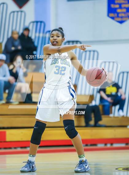 Thumbnail 3 in Los Osos vs  Bishop Montgomery (Harvard-Westlake Holiday Classic) photogallery.