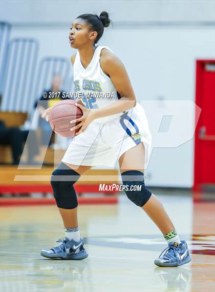 Thumbnail 2 in Los Osos vs  Bishop Montgomery (Harvard-Westlake Holiday Classic) photogallery.