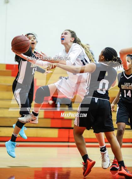 Thumbnail 2 in Los Osos vs  Bishop Montgomery (Harvard-Westlake Holiday Classic) photogallery.