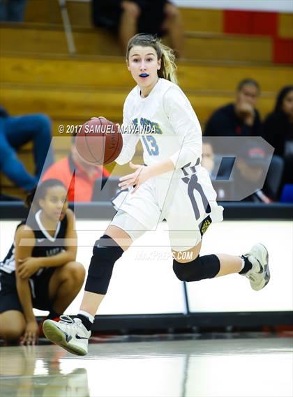 Thumbnail 3 in Los Osos vs  Bishop Montgomery (Harvard-Westlake Holiday Classic) photogallery.