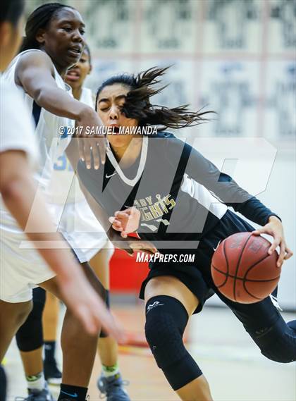 Thumbnail 3 in Los Osos vs  Bishop Montgomery (Harvard-Westlake Holiday Classic) photogallery.