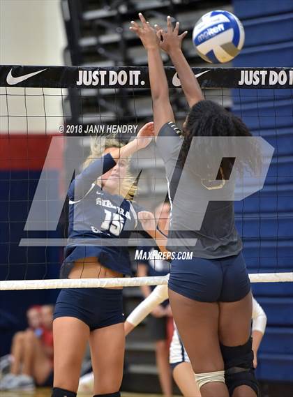 Thumbnail 1 in Sierra Canyon vs Foothill (Durango Fall Classic) photogallery.
