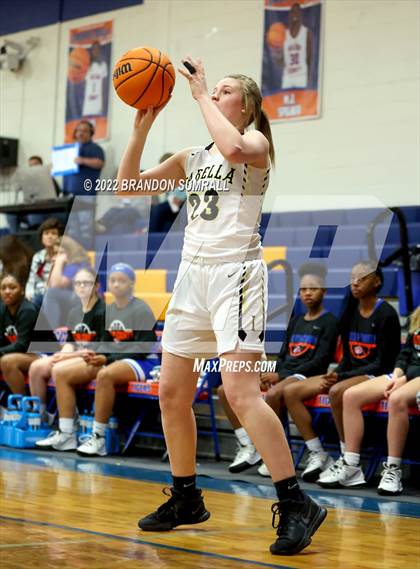 Thumbnail 1 in Chilton County vs Isabella (Chilton County Tournament) photogallery.