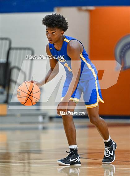 Thumbnail 3 in Battle Ground Academy vs. Creekview photogallery.