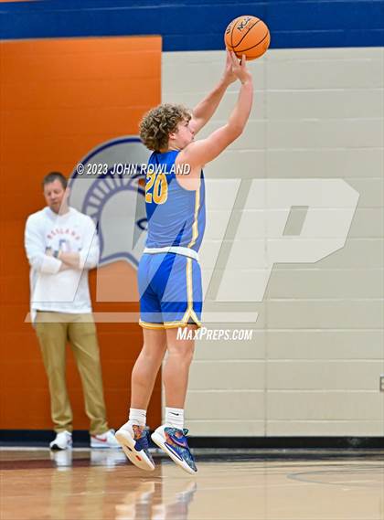 Thumbnail 3 in Battle Ground Academy vs. Creekview photogallery.