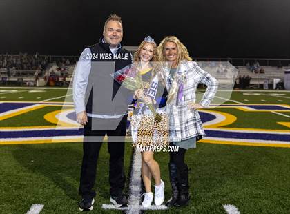 Thumbnail 1 in DeSoto Central (Senior Night) photogallery.