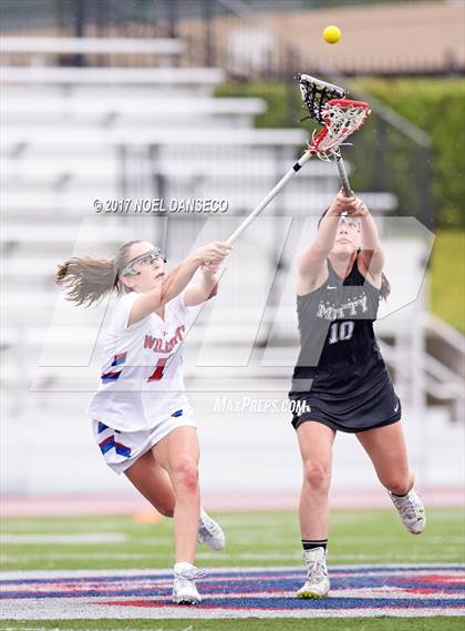 Thumbnail 3 in St. Ignatius vs. Archbishop Mitty photogallery.