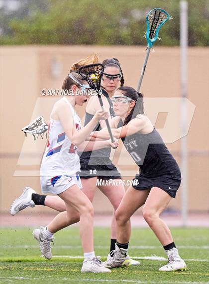 Thumbnail 2 in St. Ignatius vs. Archbishop Mitty photogallery.