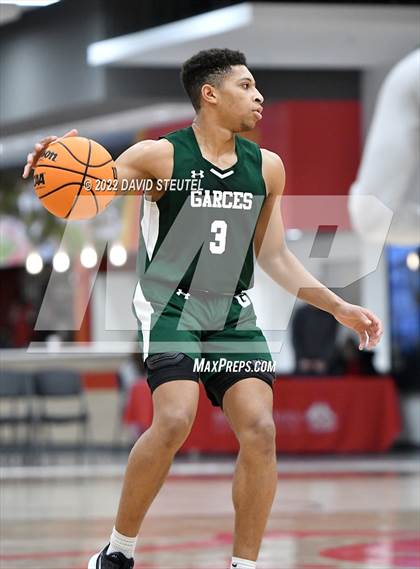 Thumbnail 3 in Garces Memorial vs. St. Patrick-St. Vincent (Fr. Barry Christmas Classic) photogallery.