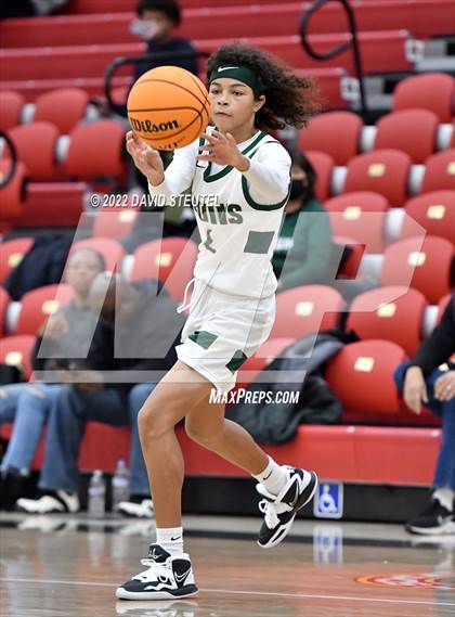 Thumbnail 3 in Garces Memorial vs. St. Patrick-St. Vincent (Fr. Barry Christmas Classic) photogallery.