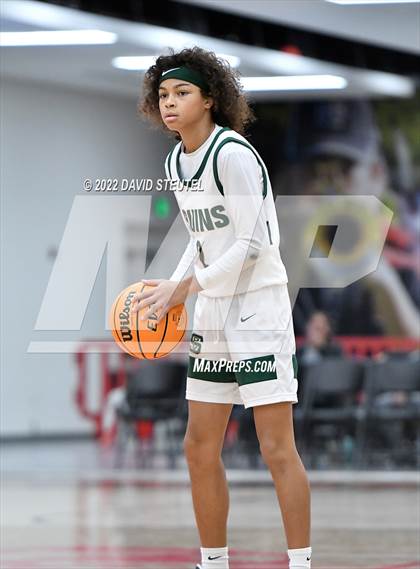 Thumbnail 2 in Garces Memorial vs. St. Patrick-St. Vincent (Fr. Barry Christmas Classic) photogallery.