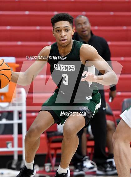 Thumbnail 1 in Garces Memorial vs. St. Patrick-St. Vincent (Fr. Barry Christmas Classic) photogallery.