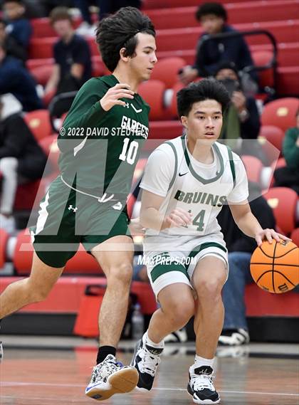 Thumbnail 2 in Garces Memorial vs. St. Patrick-St. Vincent (Fr. Barry Christmas Classic) photogallery.