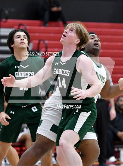 Thumbnail 2 in Garces Memorial vs. St. Patrick-St. Vincent (Fr. Barry Christmas Classic) photogallery.