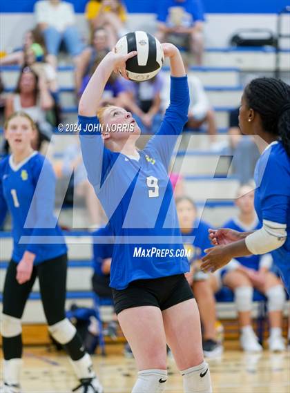 Thumbnail 1 in Leo @ Fort Wayne Blackhawk Christian photogallery.