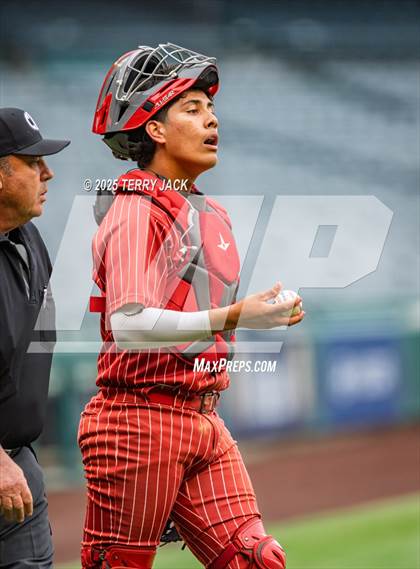 Thumbnail 3 in Fullerton vs. Villa Park photogallery.