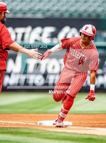 Thumbnail 2 in Fullerton vs. Villa Park photogallery.
