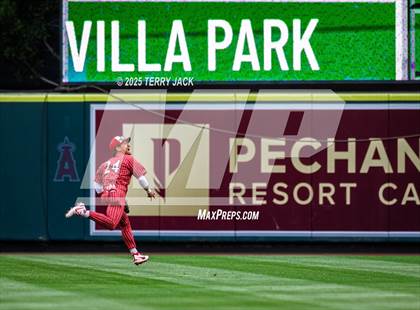 Thumbnail 3 in Fullerton vs. Villa Park photogallery.