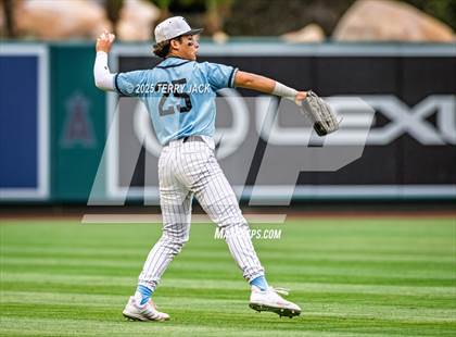 Thumbnail 3 in Fullerton vs. Villa Park photogallery.