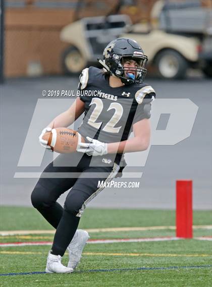 Thumbnail 1 in Avonworth vs. Southern Columbia Area (PIAA 2A Championship) photogallery.
