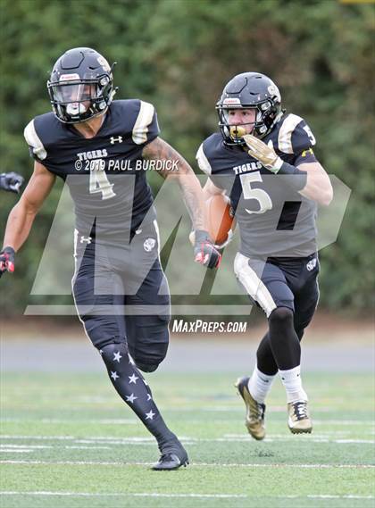 Thumbnail 2 in Avonworth vs. Southern Columbia Area (PIAA 2A Championship) photogallery.