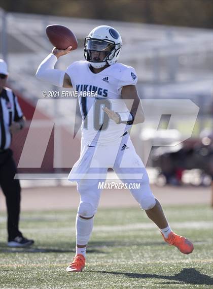 Thumbnail 2 in Menlo-Atherton vs. Pleasant Valley (Honor Bowl) photogallery.