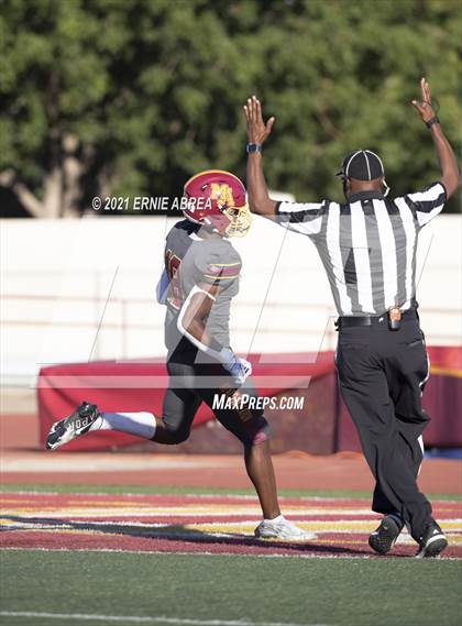 Thumbnail 3 in Menlo-Atherton vs. Pleasant Valley (Honor Bowl) photogallery.