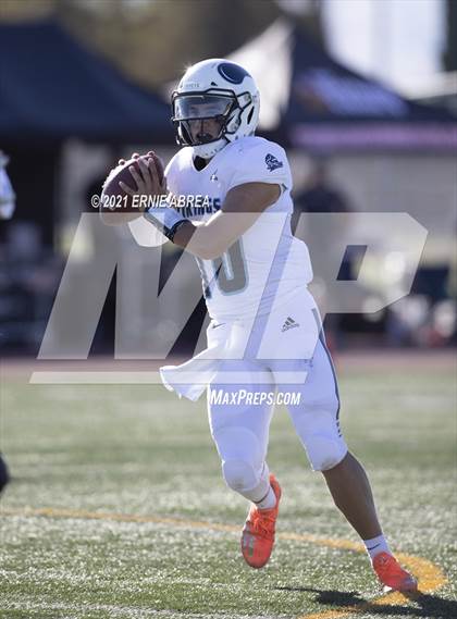 Thumbnail 3 in Menlo-Atherton vs. Pleasant Valley (Honor Bowl) photogallery.