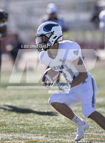 Thumbnail 3 in Menlo-Atherton vs. Pleasant Valley (Honor Bowl) photogallery.