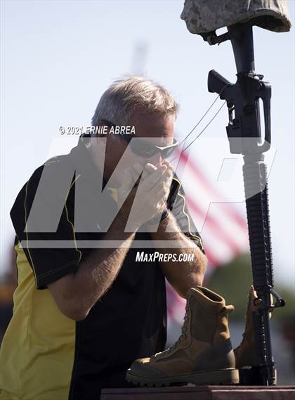 Thumbnail 2 in Menlo-Atherton vs. Pleasant Valley (Honor Bowl) photogallery.