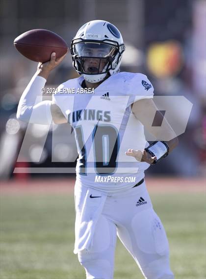 Thumbnail 3 in Menlo-Atherton vs. Pleasant Valley (Honor Bowl) photogallery.