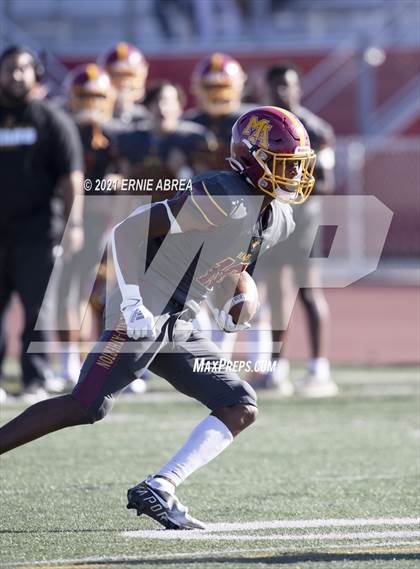 Thumbnail 3 in Menlo-Atherton vs. Pleasant Valley (Honor Bowl) photogallery.
