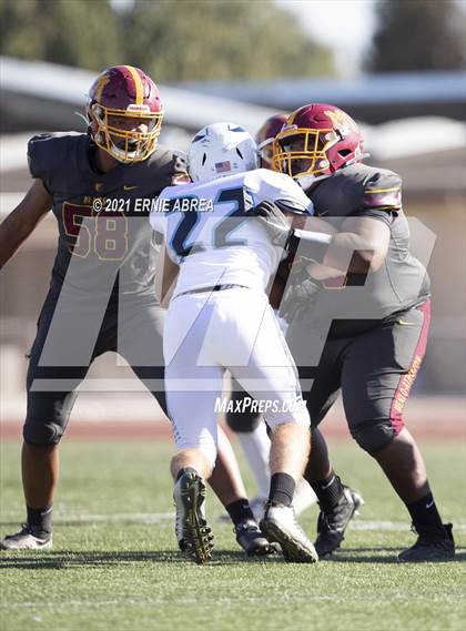 Thumbnail 3 in Menlo-Atherton vs. Pleasant Valley (Honor Bowl) photogallery.