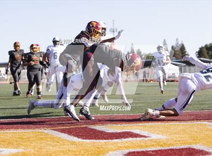 Thumbnail 3 in Menlo-Atherton vs. Pleasant Valley (Honor Bowl) photogallery.