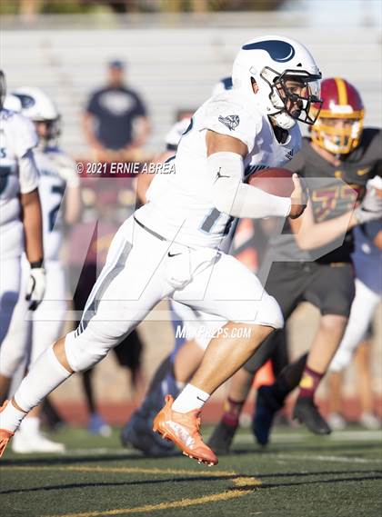 Thumbnail 3 in Menlo-Atherton vs. Pleasant Valley (Honor Bowl) photogallery.