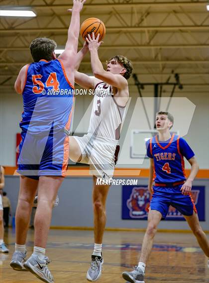 Thumbnail 3 in Chilton County vs Thorsby (Chilton County Tournament Semifinal) photogallery.