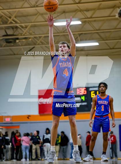 Thumbnail 2 in Chilton County vs Thorsby (Chilton County Tournament Semifinal) photogallery.