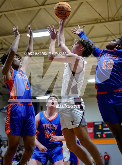 Thumbnail 1 in Chilton County vs Thorsby (Chilton County Tournament Semifinal) photogallery.