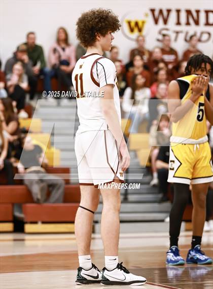 Thumbnail 3 in Windsor vs. Pueblo East (CHSAA 5A Round 1) photogallery.