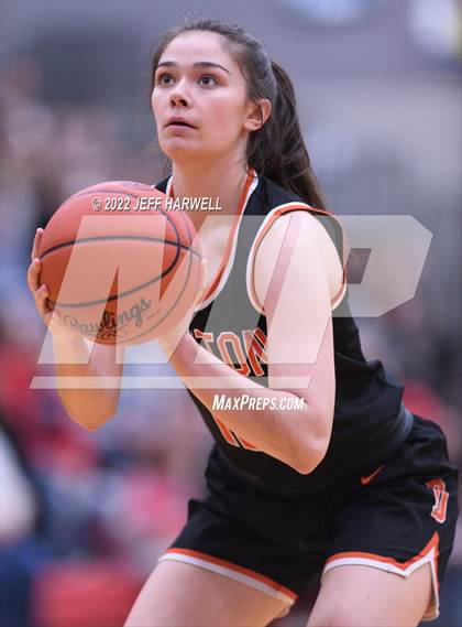 Thumbnail 1 in Cuyahoga Heights vs. Dalton (OHSAA D4 District Semifinal) photogallery.